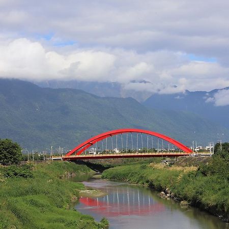 Bridge Bed And Breakfast Hualien Extérieur photo